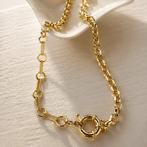 Collar Évora Broche Timón Enchapado Oro 24K